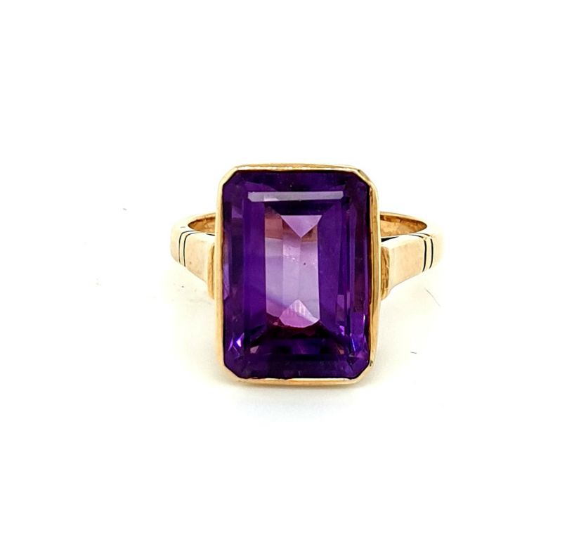 9ct Yellow Gold Amethyst (7.8ct 15x11mm) Ring (22325)